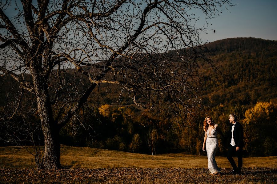 Fotógrafo de casamento Claudiu Negrea (claudiunegrea). Foto de 11 de março 2020