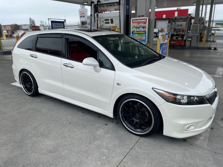 ストリームのRECARO RS-G・アドバンレーシング・YOKOHAMAに関するカスタム事例の投稿画像1枚目