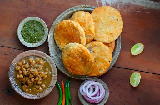 Chole Kachori [4 Pieces]