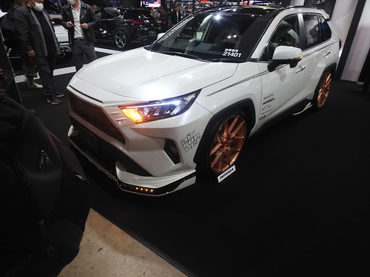 RAV4のrav4・エアロ・rowen・マフラー欲しいに関するカスタム事例の投稿画像4枚目
