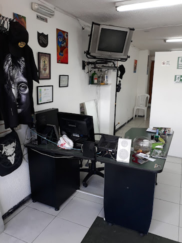 Radikal Tattoo Shop - Estudio de tatuajes