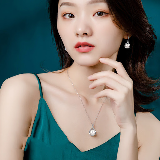 Title 4, 925 Sterling Silver Necklace with Freshwater Pe...