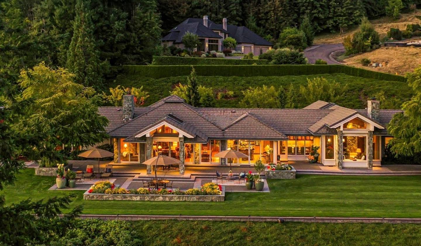 House with garden and terrace Issaquah