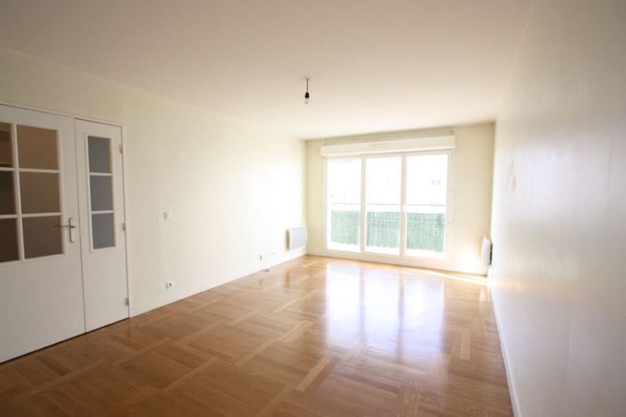 Location  appartement 3 pièces 64 m² à Le Plessis-Robinson (92350), 1 384 €