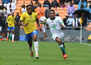 Grant Kekana of Sundowns and Lehlohonolo Majoro of Amazulu.