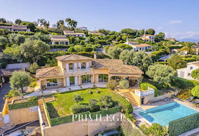 Villa avec piscine et terrasse 5