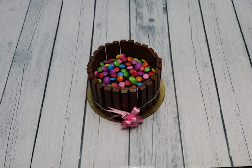 Kitkat Gems Cake [500 Gms]