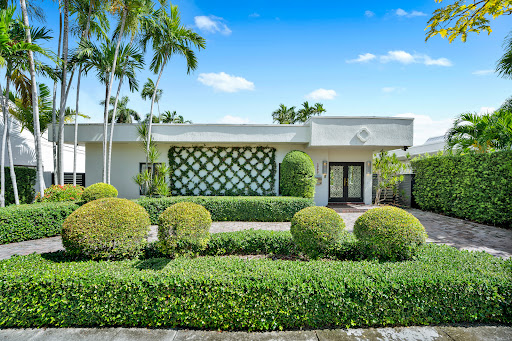 House with pool 2