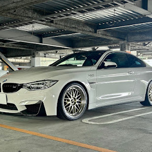 M4 クーペ F82