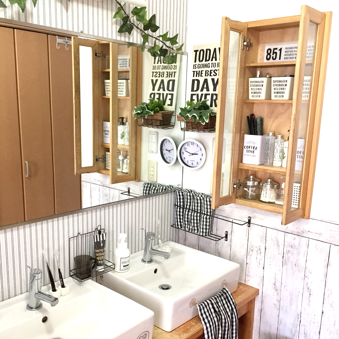狭い洗面所には棚をプラス 賃貸でもできるdiyアイデアで使いやすさ倍増 Trill トリル