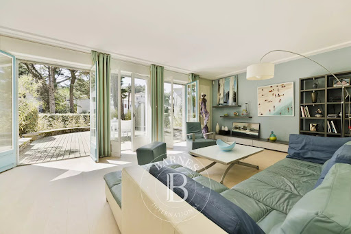 Villa with terrace 4