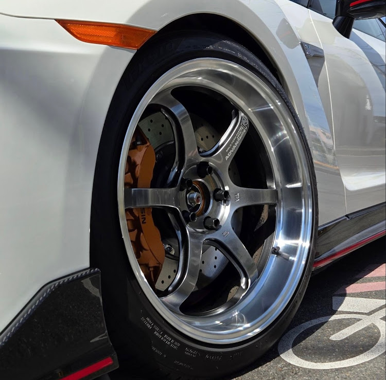 NISSAN GT-Rのみんなでつくろうホイール図鑑・R35・アドバンR6に関するカスタム事例の投稿画像2枚目