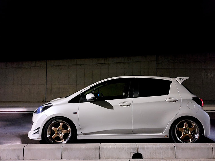 ヴィッツの岡山・小ネタシリーズ・workwheels・ゴールドホイールに関するカスタム事例の投稿画像3枚目