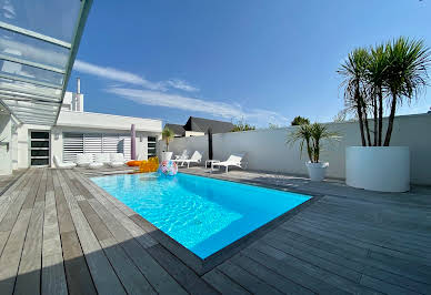 Seaside villa with pool and garden 2