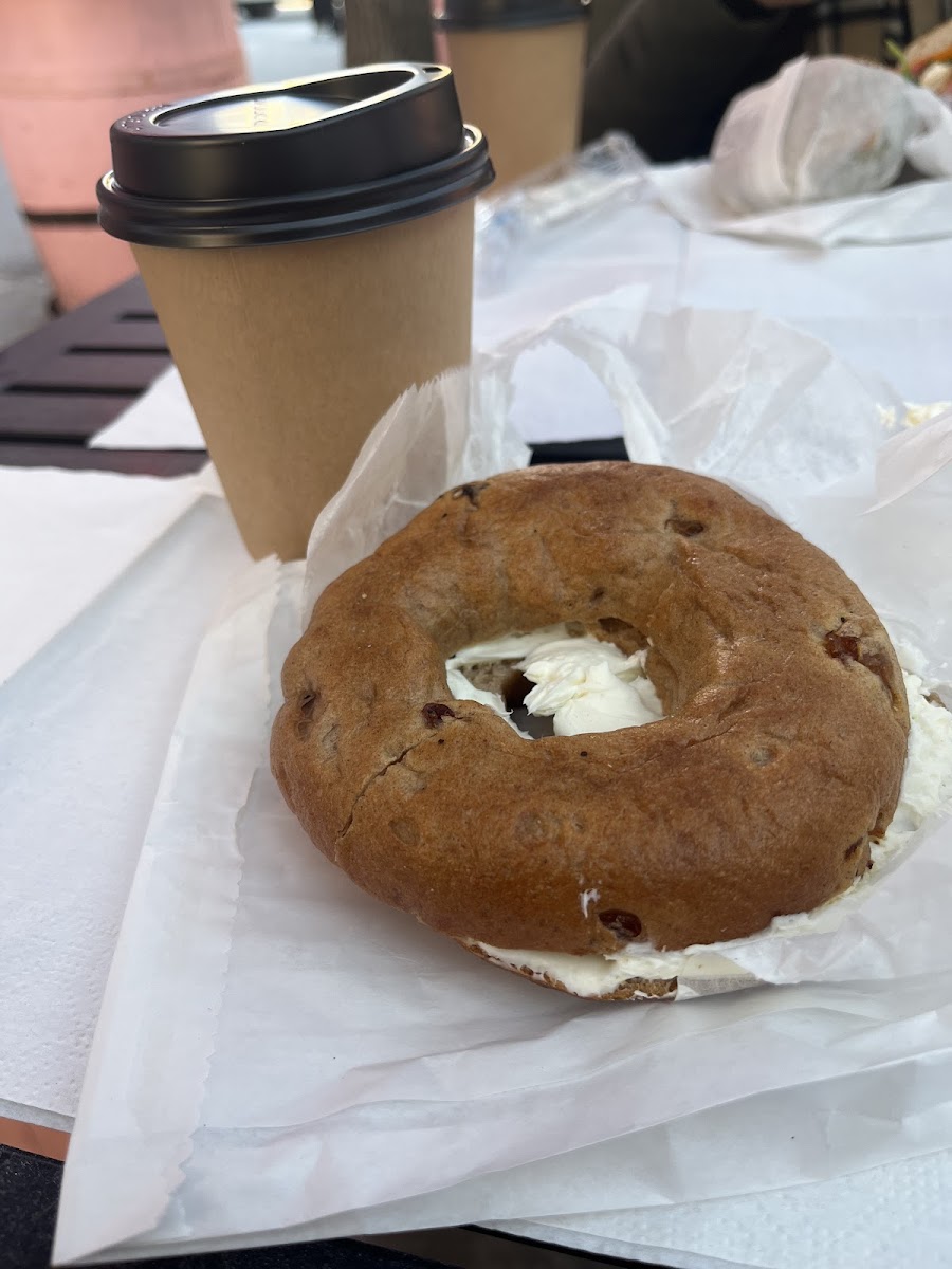 Cinnamon raisin bagel