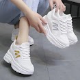 Giày thể thao nữ độn đế chữ M