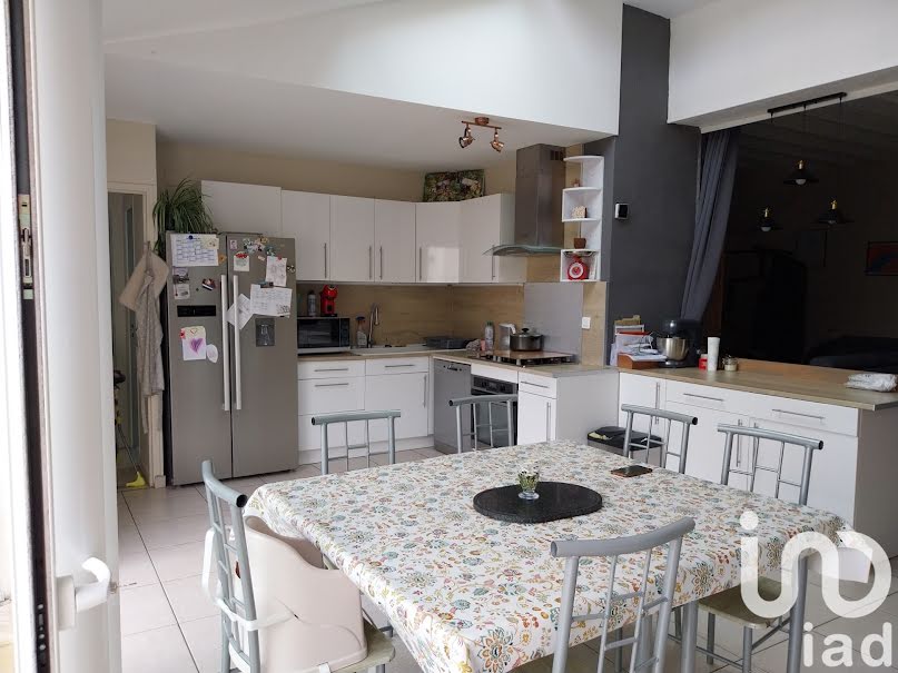 Vente maison 7 pièces 184 m² à Montguyon (17270), 215 000 €