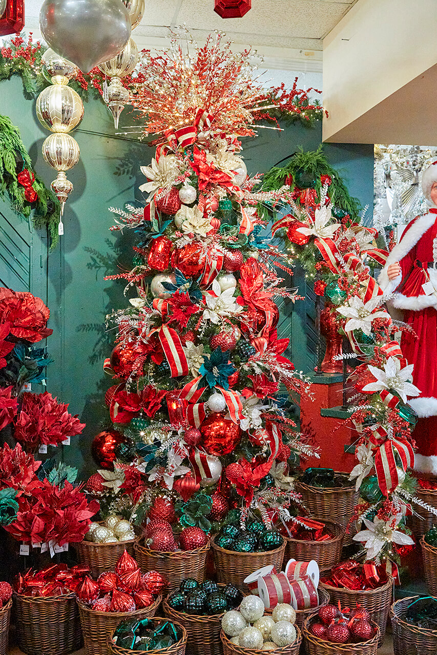 40 Best Christmas Tree Trends & Decorating Ideas for 2023