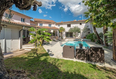 Maison avec piscine et terrasse 10