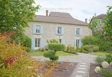 Propriété avec piscine et jardin 5