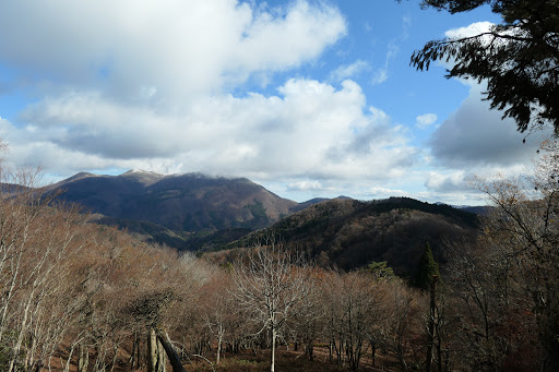 比婆山から霊仙山を望む