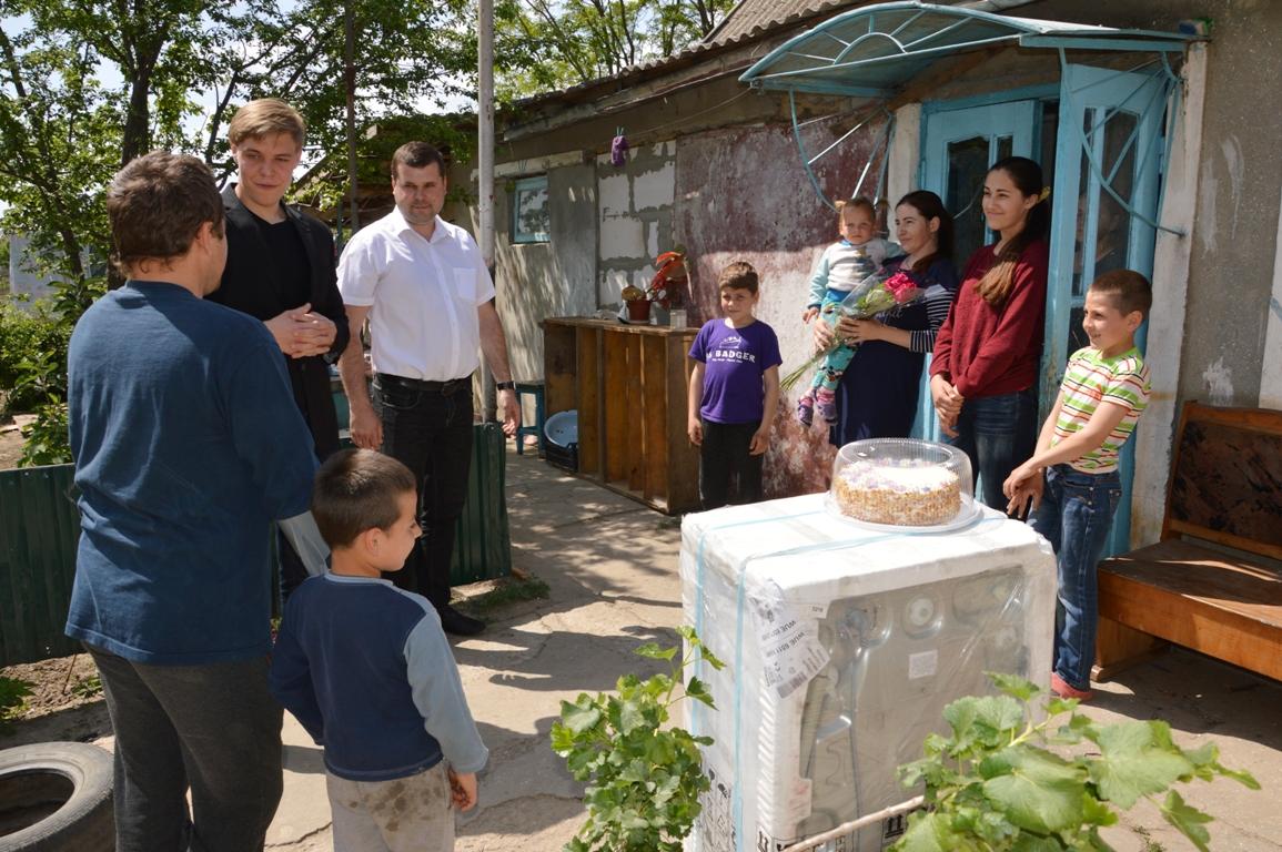 "Фонд Добра и любви" традиционно поздравил многодетные семьи с Международным Днем семьи