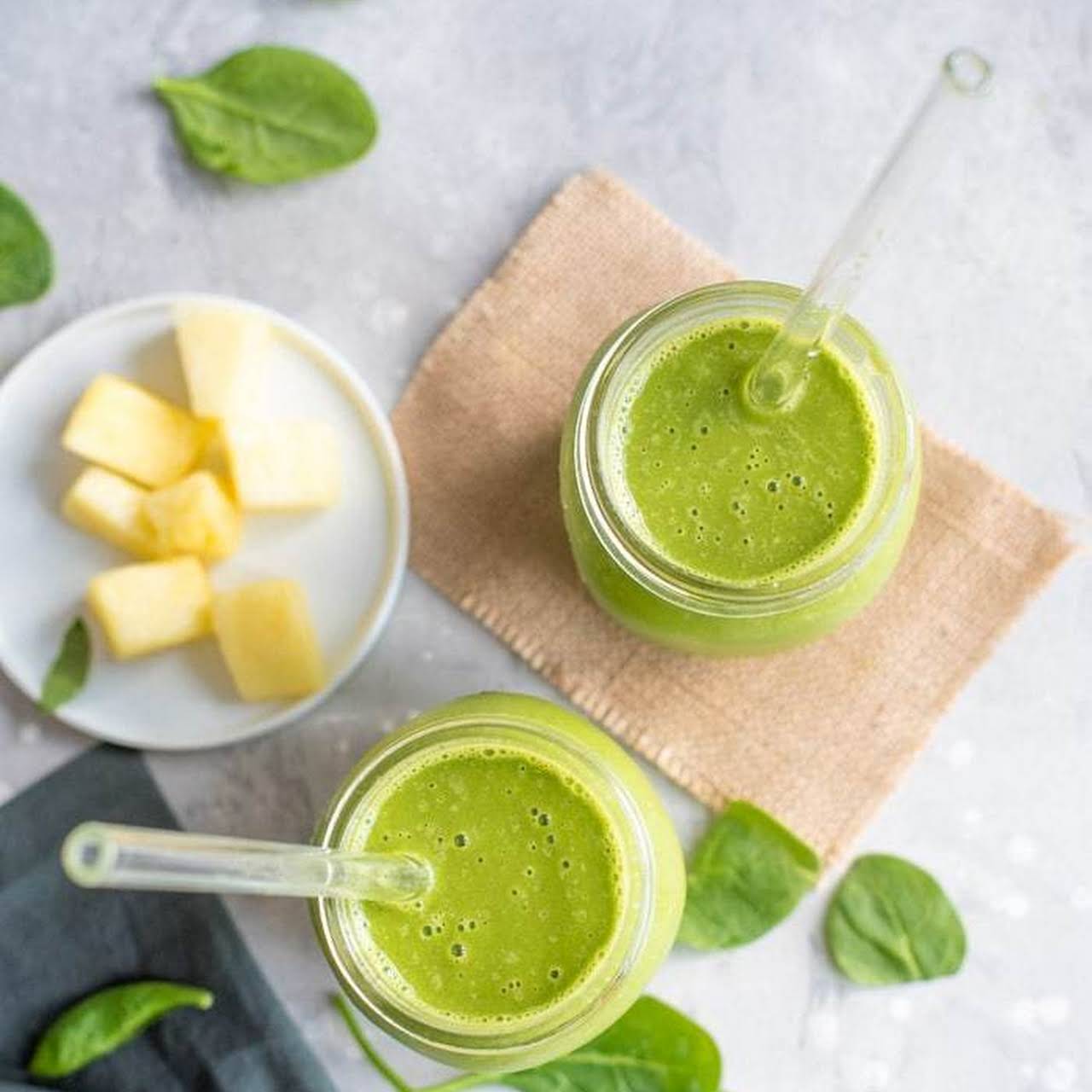 Tropical Kale Smoothie - Detoxinista