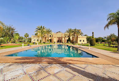 Villa with pool and garden 16