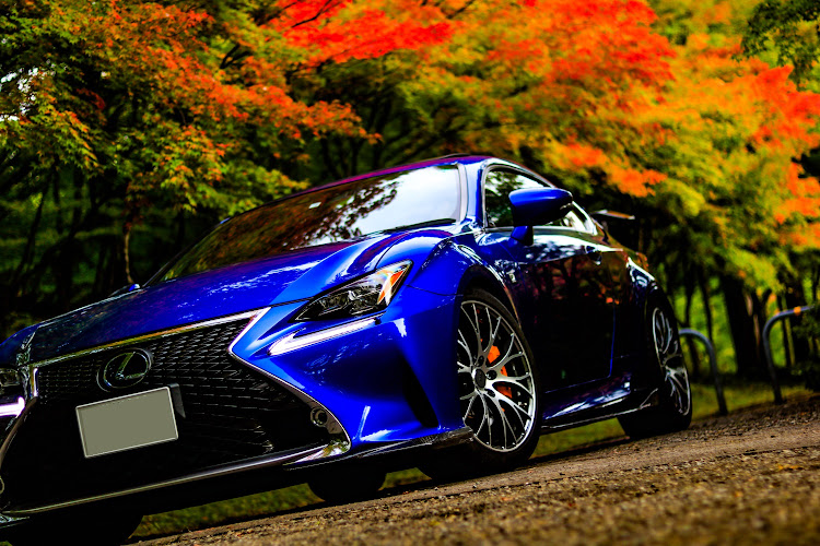 RCの2020ベストショット・10月のベストショット・ヒートブルーコントラストレイヤリング・紅葉と愛車・クーペ部門に関するカスタム事例の投稿画像1枚目
