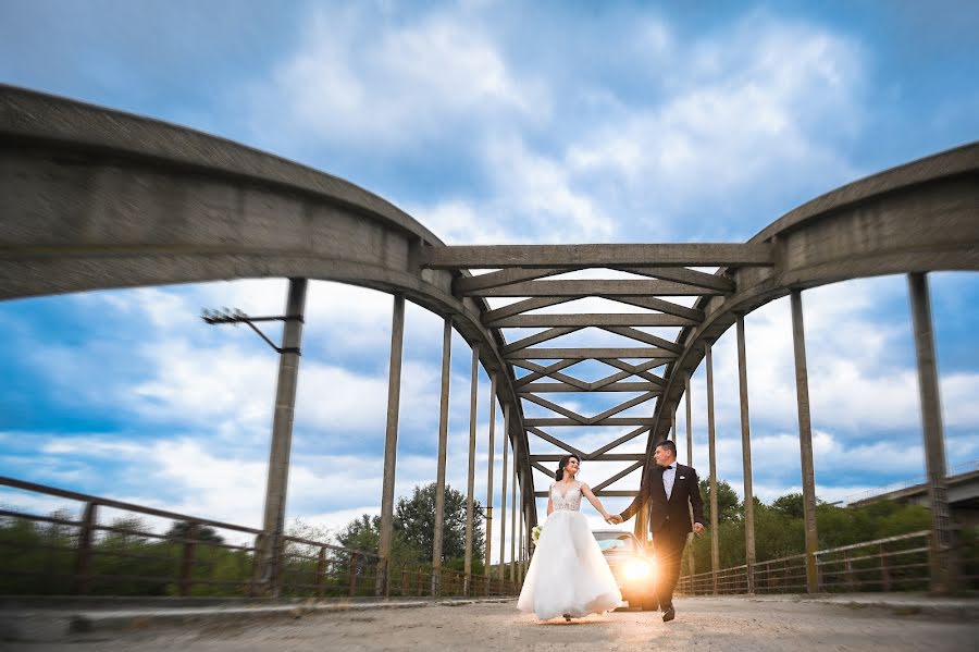 Fotografo di matrimoni Costi Manolache (fotoevent88). Foto del 28 ottobre 2021