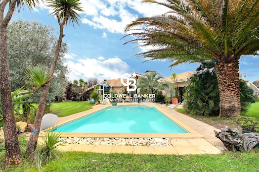 House with pool and garden 1