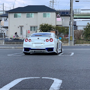 NISSAN GT-R