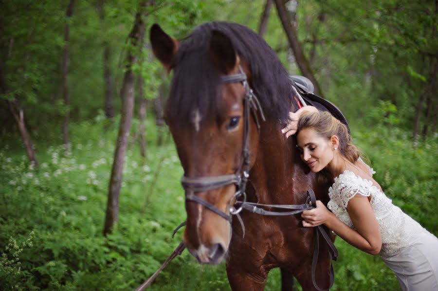 Nhiếp ảnh gia ảnh cưới Olga Novozhilova (novoolia). Ảnh của 22 tháng 8 2019