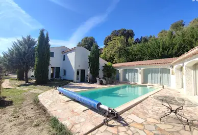 Villa avec piscine et terrasse 5