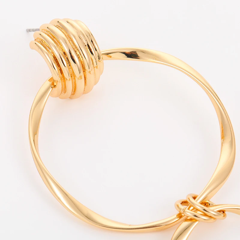 Women's exaggerated metal grain gold-plated earrings. Add a touch of glamour to any outfit. Enhance your style and make 