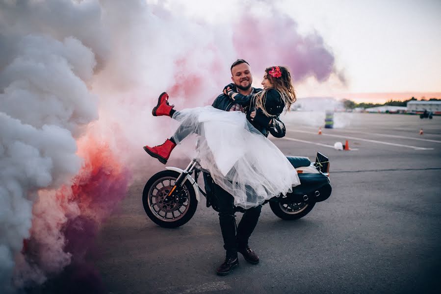 Fotógrafo de casamento Valeriya Guseva (valeryguseva). Foto de 24 de dezembro 2016