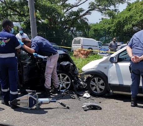 A suspected drug dealer died on Thursday after a police chase ended in a crash in Morningside, Durban, at the corner of Norwood and Trematon Drive.