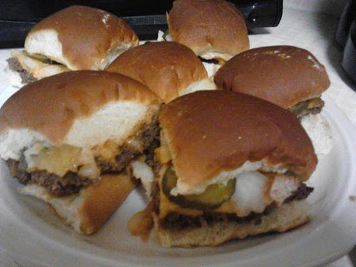 The recipe makes a total of 12 sliders. Mmmm, looks so delicious huh? you now you want one.