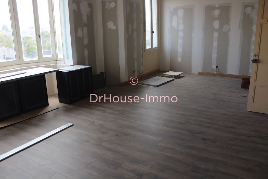 Vente appartement 5 pièces 145 m² à Angouleme (16000), 200 000 €