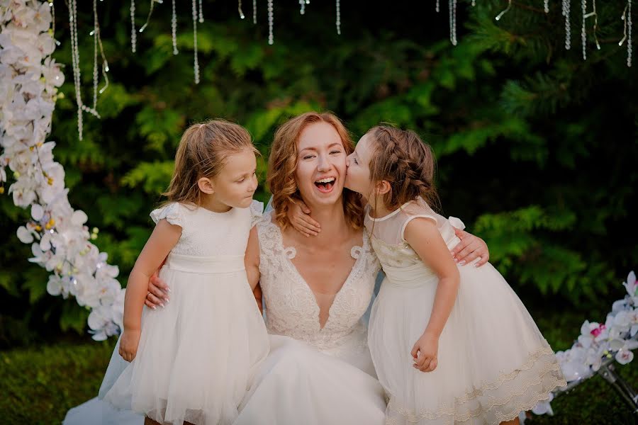 Fotógrafo de casamento Mila Osipova (delfina). Foto de 21 de agosto 2020