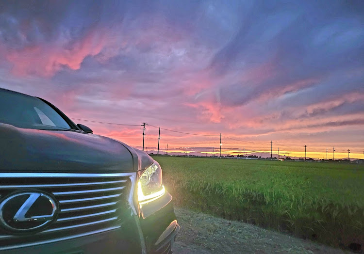 LSの夕焼けが美しい・久しぶりの夕焼けコラボ・低そうで低くない少し低い車・世界中に平和が訪れますように…に関するカスタム事例の投稿画像4枚目