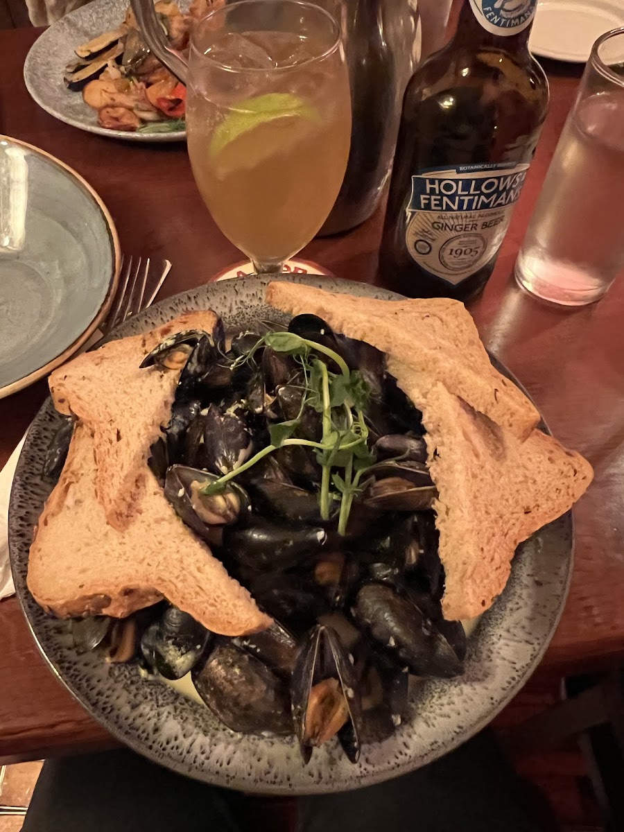 Mussels, gf bread and ginger beer