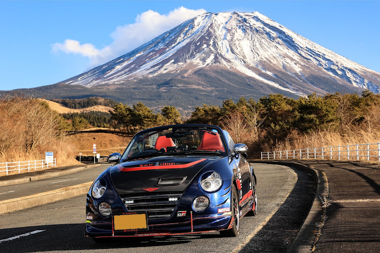 コペンの富士山と愛車・オープンドライブ・青空・走行動画に関するカスタム事例の投稿画像1枚目