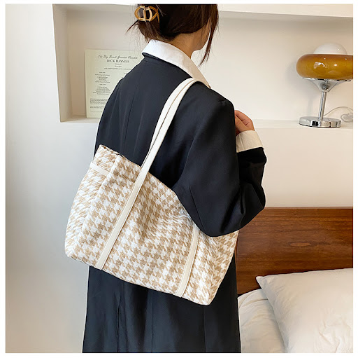 Title 4, Large Capacity Tote Fashion One Shoulder Ladies...