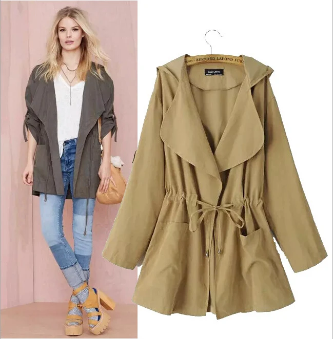 Dames trenchcoat met capuchon, waterdicht en ademend, ideaal voor regen en wind. Biedt comfort en bescherming.