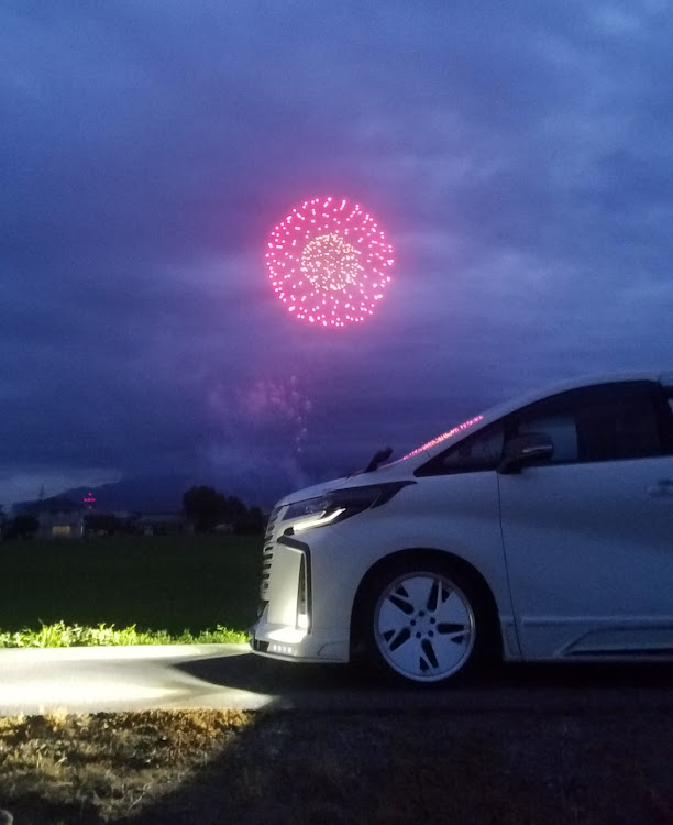アルファードの７月もよろしくお願いいたします・熱中症に気をつけて!!・花火とコラボ・ヴェレーノモルターレに関するカスタム事例の投稿画像1枚目