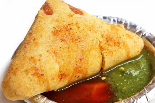 Paneer Bread Pakoda (2 Pcs) (Green Chutney & Red Chutney)