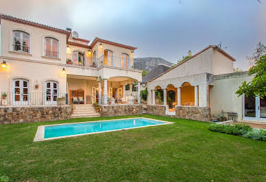 Maison avec piscine et jardin 10