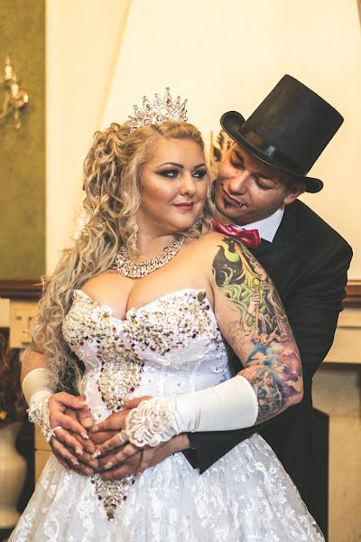 Fotografo di matrimoni Lajos Sziráki Olex (olex). Foto del 27 marzo 2020