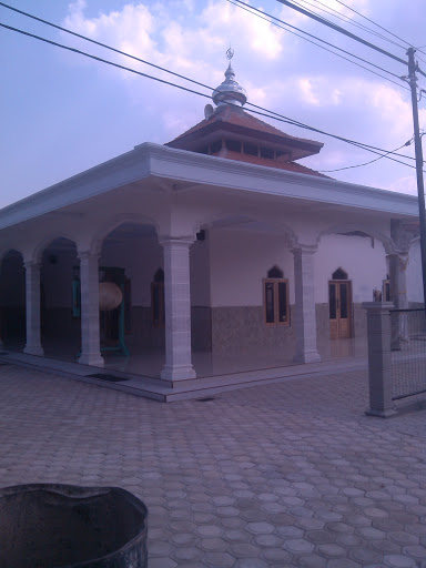 masjid sebelah mburi